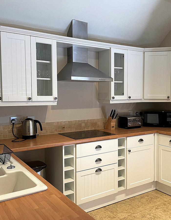 The kitchen in Brandy Cottage at Glen Clova Hotel